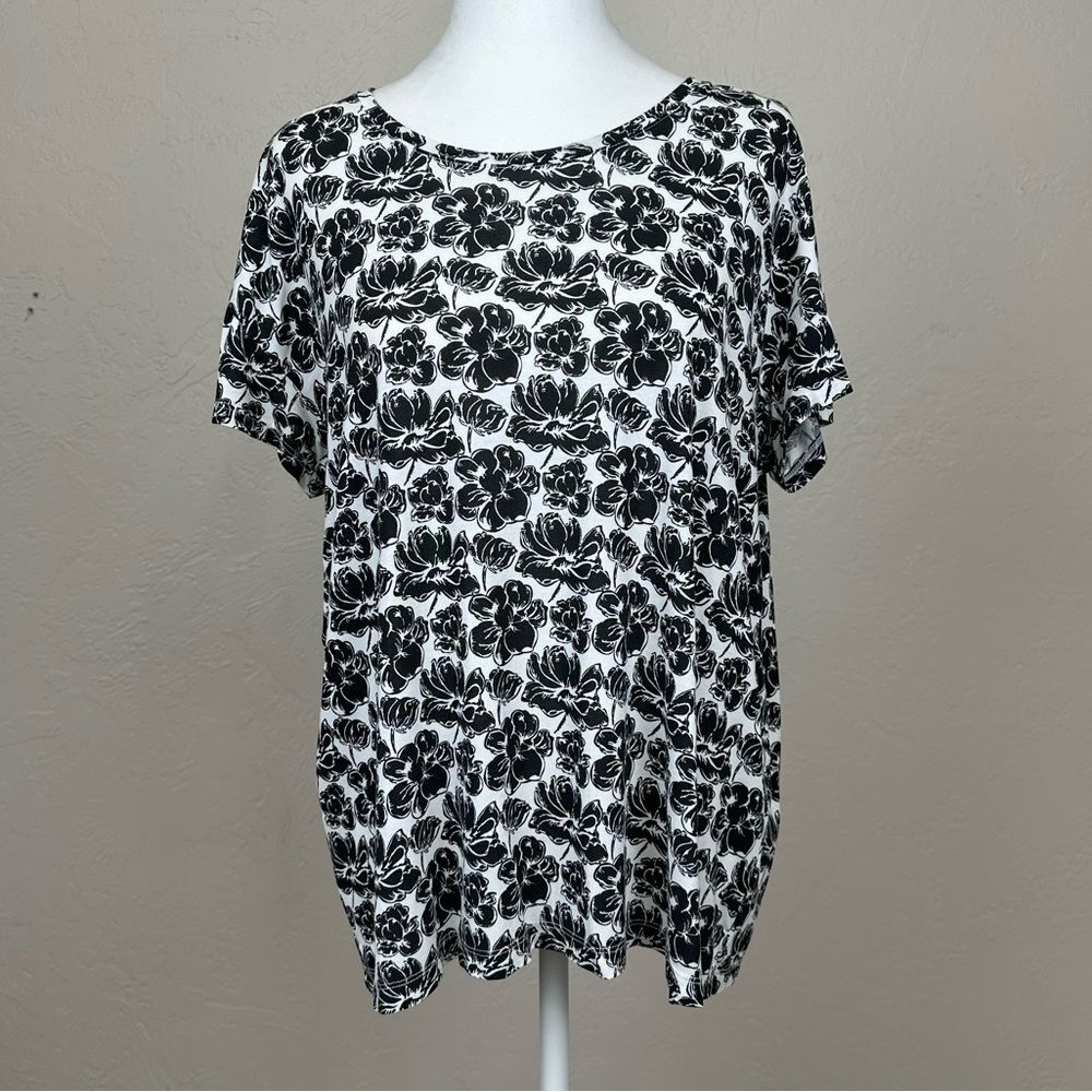 Tommy John Second Skin Black and White Floral Print Short Sleeve Tee Size M